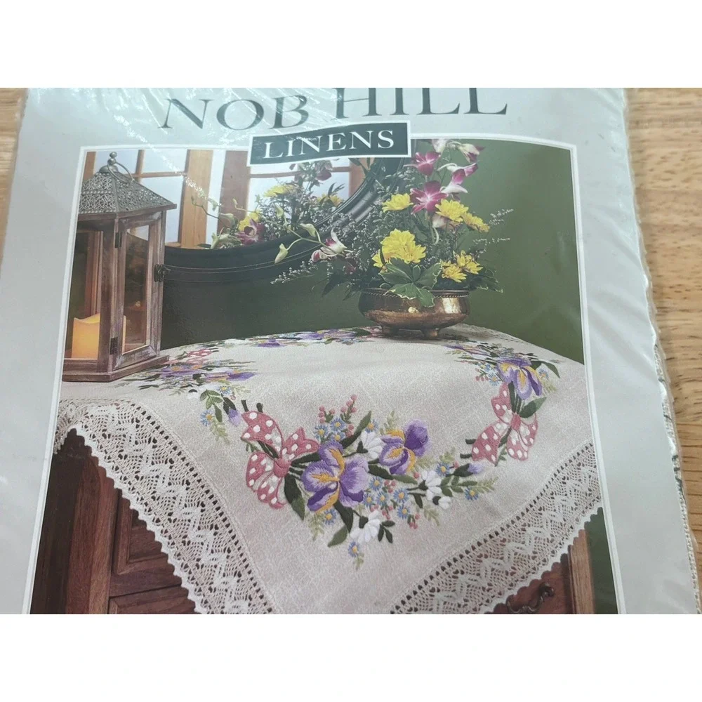 NEW NOB HILL LINENS EMBROIDERY Table Topper 33